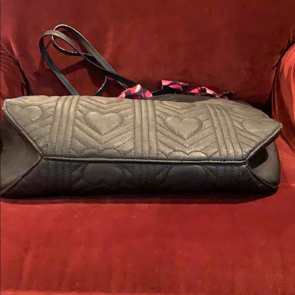 Betsy Johnson large purse w/ pink kiss scarf - Picture 3 of 8